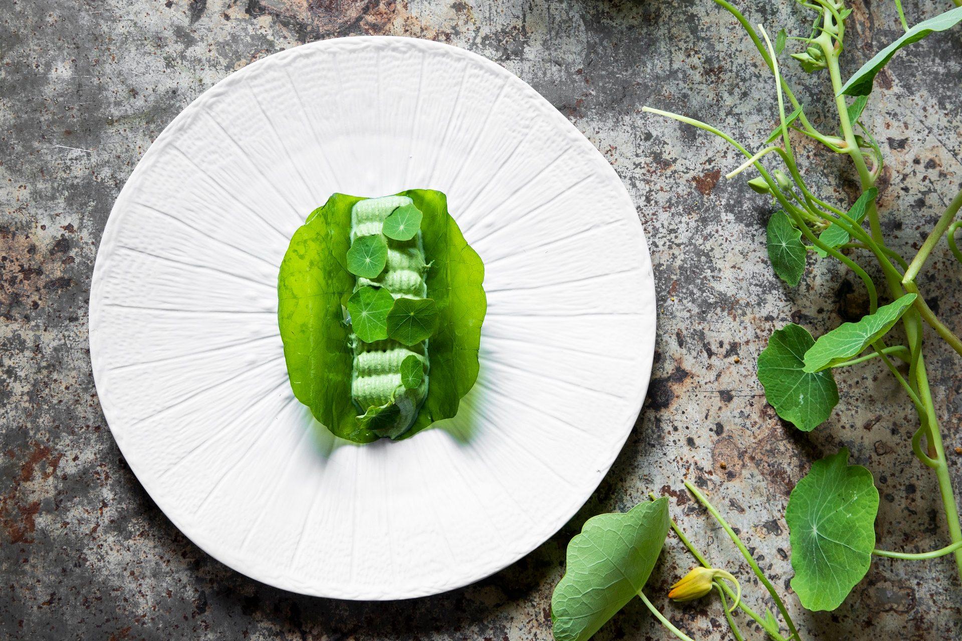 “Tacos de nasturtium” – Menú “Hojas” (postre) ©Matteo Carrasale